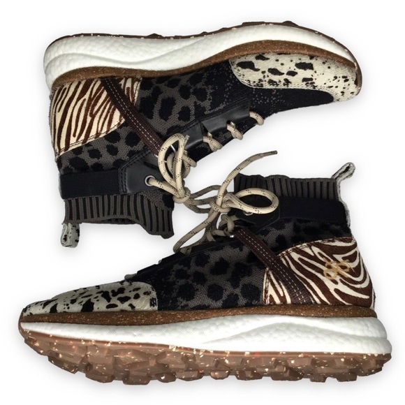 OTBT Hybird in Animal Print High Top Sneakers Size 9. - Picture 1 of 10